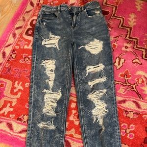 AMERICAN EAGLE MOM JEANS